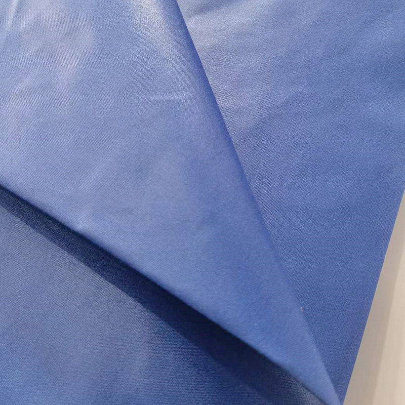 TMIE-08-1-3 Atmungsaktiver Kleiderstoff, Breite 115 cm, Gewicht 90 g/m², Inhaltsstoff Polyester, gefärbt mit glatt poliertem Polyester-Popeline-Stoff