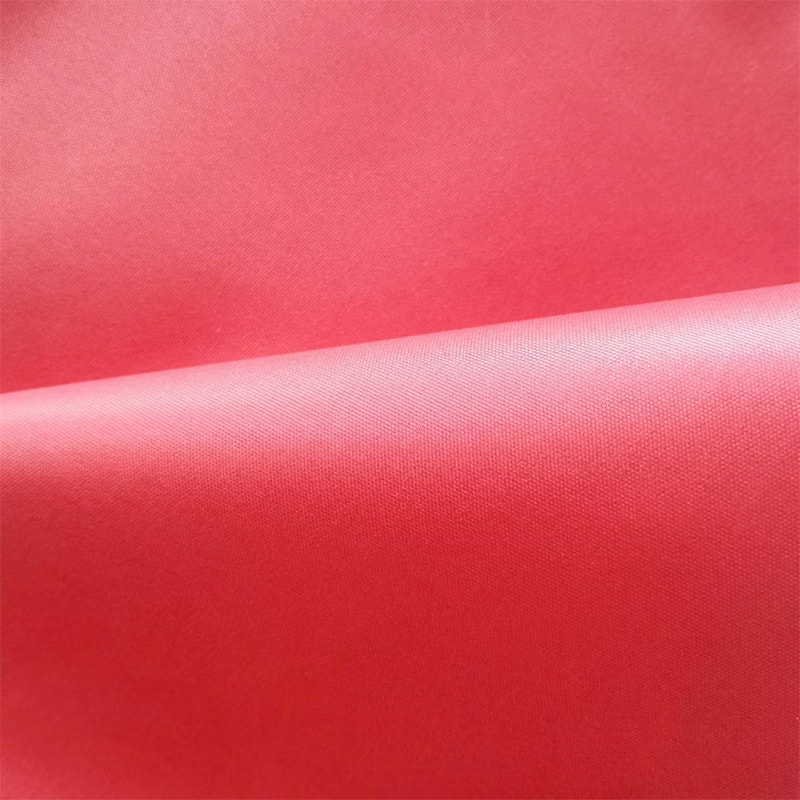 TMIE-08-1-1 70 g/m², 122 cm, Hemden-Kleidungsstück, weicher und glänzender Stoff, 100 % Polyester, gefärbt mit poliertem Polyester-Popeline-Stoff