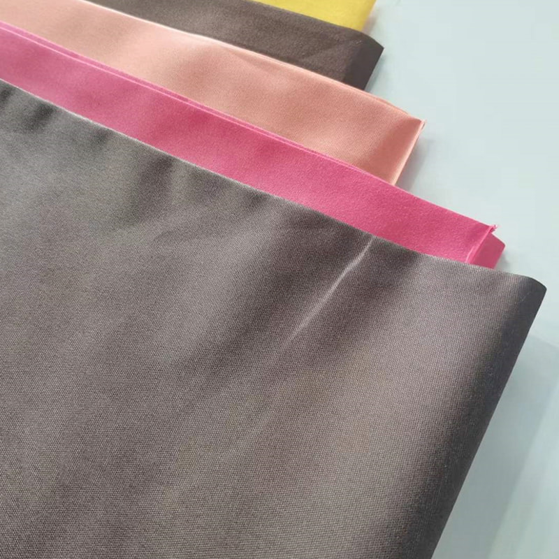 TMIE-08-1-2 85 g/m², 125 cm, bequemes Bekleidungshemd und geschmeidiger Futterstoff, 100 % Polyester, verschiedene Farben erhältlich, gefärbter, polierter Polyester-Popeline-Stoff