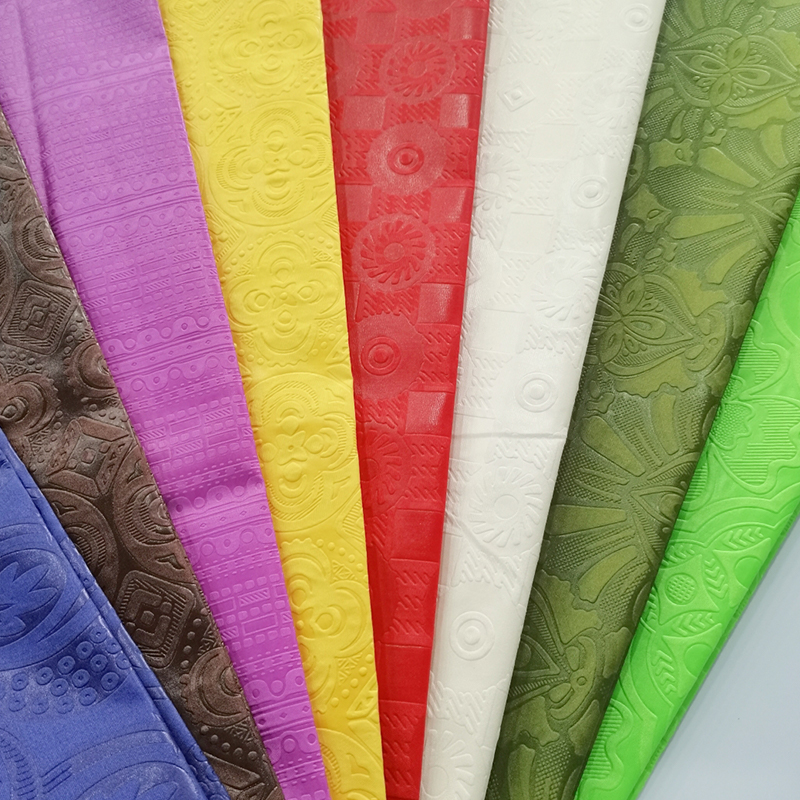 TMIE-08-2-1 Stoff mit schmaler Breite, hoher Dichte, 100 g/m², individuell gefärbt, mit 3D-geprägtem Polyester-Popeline-Stoff