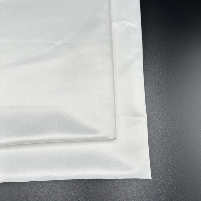 TMIE-14-3 Polyester-Sardinenstoff mit glattem und sattem, satingefärbtem Stoff